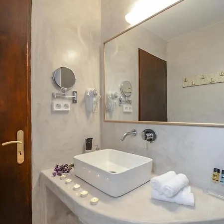 Venetian Apartment *