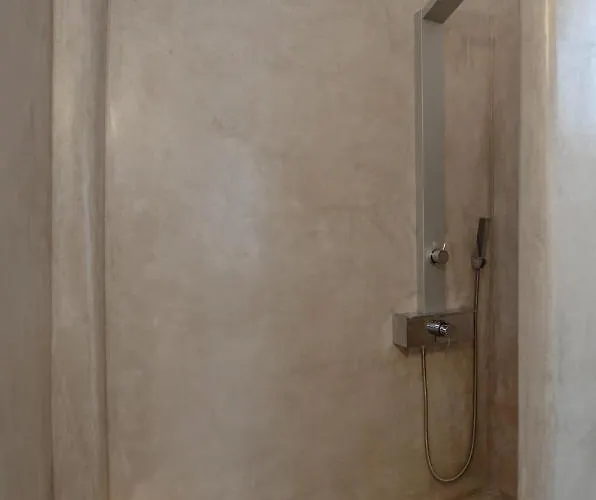 Venetian Apartment *